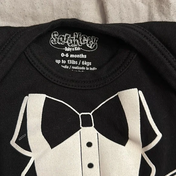 Sara kety tux onesie 0-3 mo - Picture 2 of 2